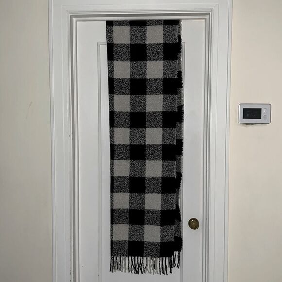 American Eagle black / white buffalo plaid XL textured blanket scarf NWT - Picture 1 of 7
